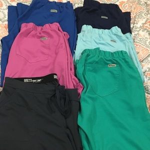 6 Grey’s Anatomy’s scrub bottoms